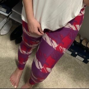 LuLaRoe OS Leggings - Red & Purple Pattern
